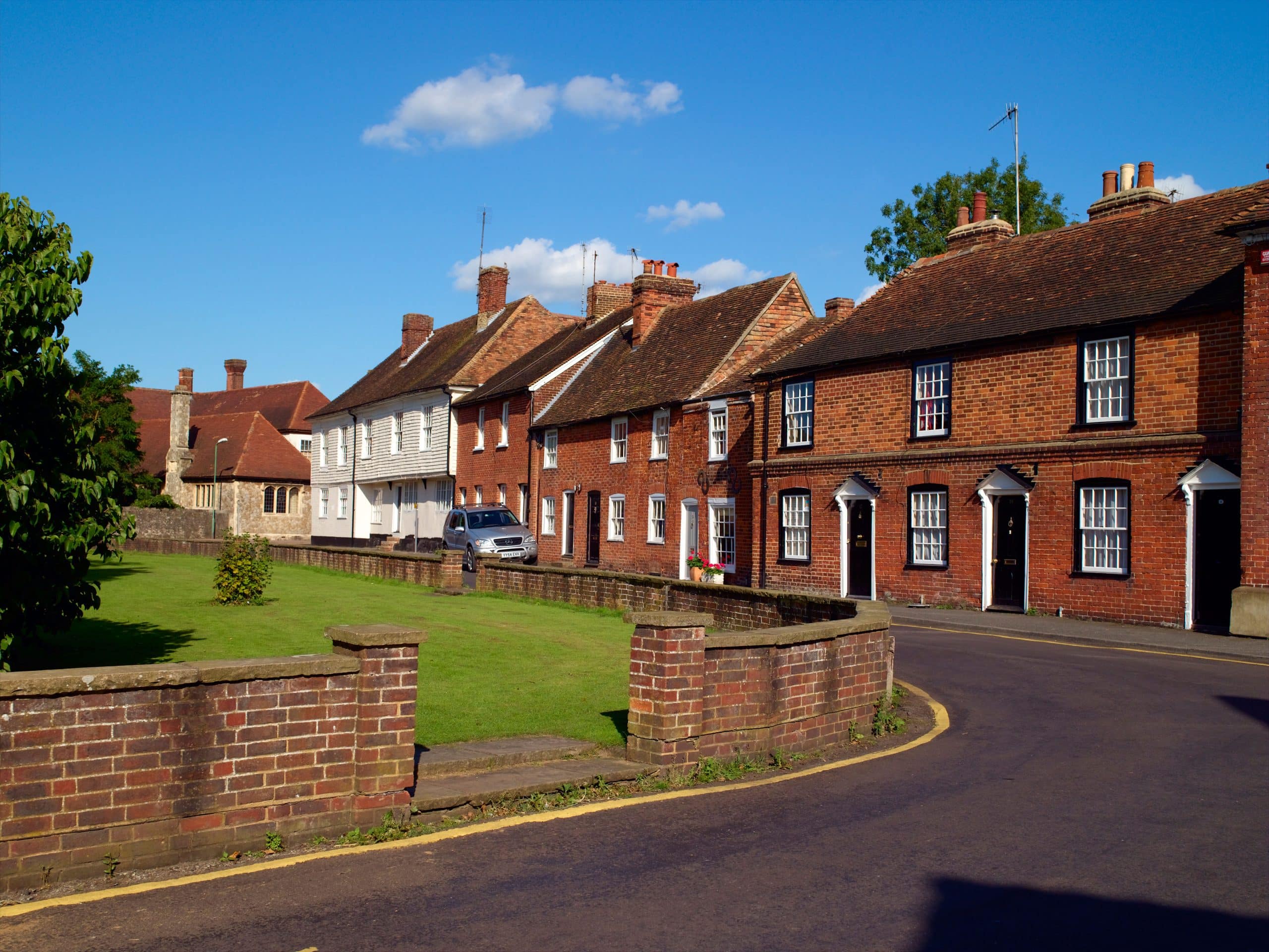 A row of homes in Wye Village, Kent. With some green space in-front.