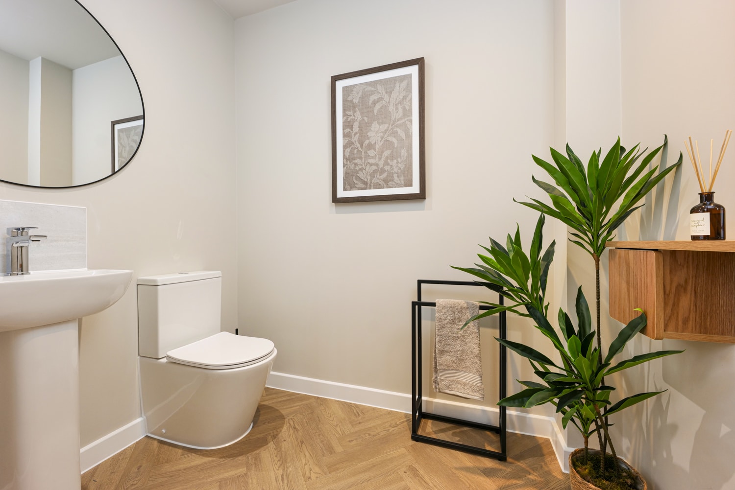 Downstairs toilet in the Thurnham house at Grovehurst Gate.