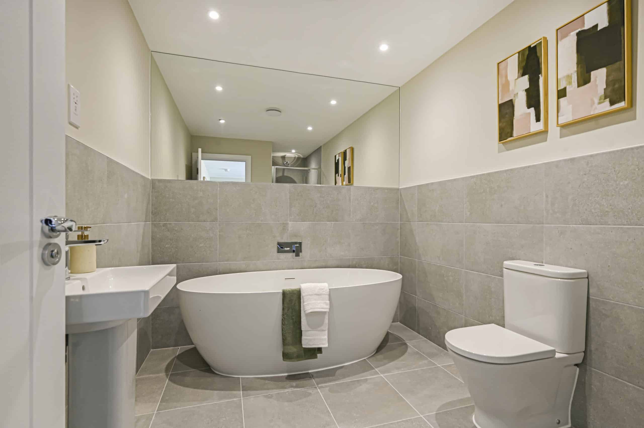 Family bathroom in Rosewood House at The Barns at Wye.